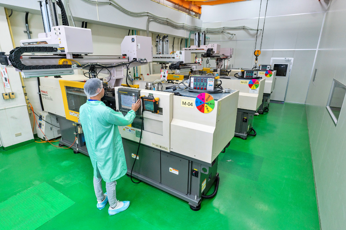 クリーンルーム射出成形